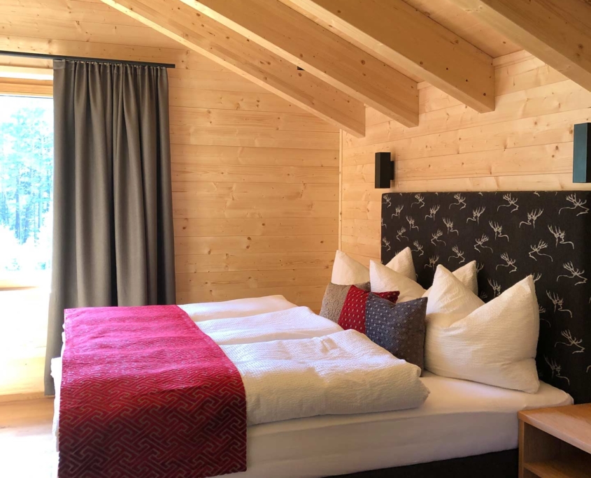 Die neuen Chalets im August 2021 - Stilvolle Zimmer mit viel Holz